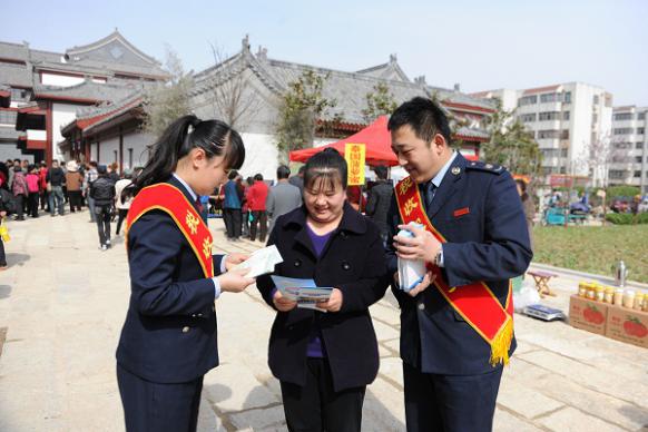 潍坊开展学雷锋、讲奉献、共和谐志愿服务活动